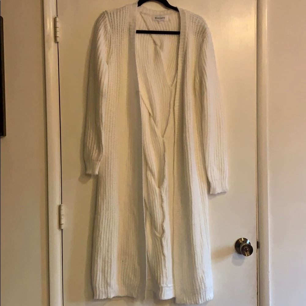 Elliatt White Cable Knit Sweater Size L